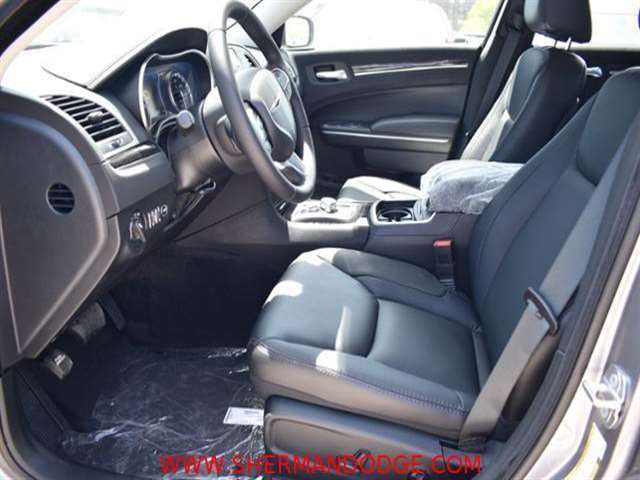 Chrysler 300 2017 photo 11